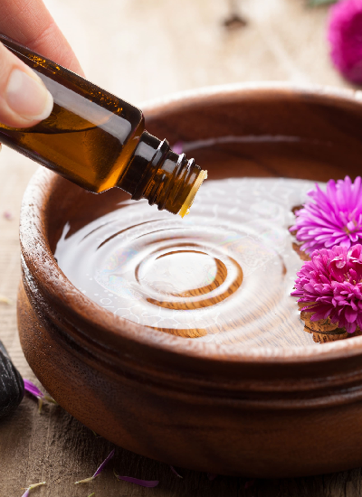 Aromaterapia w domu – jakie olejki eteryczne wybierać i jak je stosować?