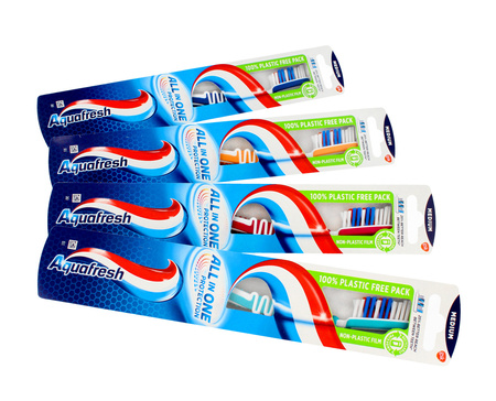 Aquafresh Szczoteczka do zębów All In One Protection - medium- mix kolorów