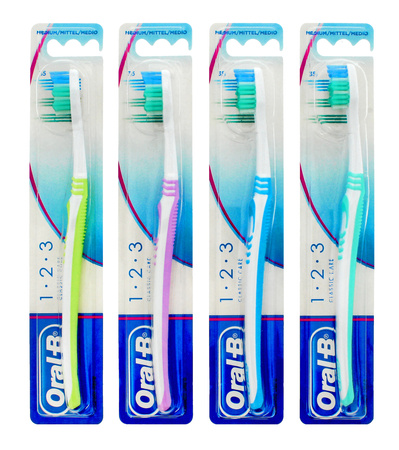 ORAL B Szczoteczka do zębów 1-2-3 Classic Care - medium- mix kolorów