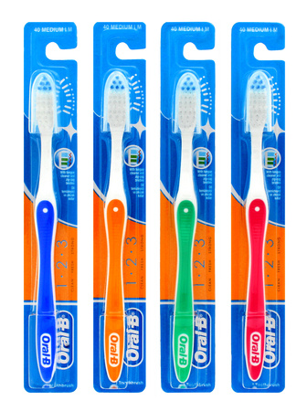 ORAL B Szczoteczka do zębów 1-2-3 - medium- mix kolorów